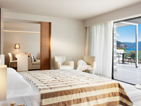 Lichnos Beach Hotel and Suites
