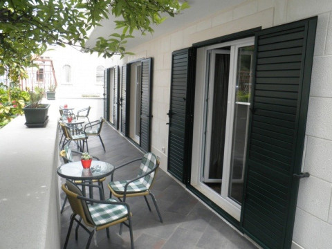 Lidija Apartments