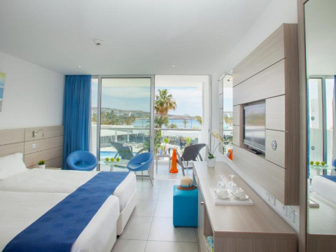 Limanaki Beach Hotel & Suites