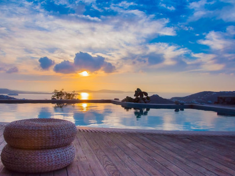 Live and Travel Greece