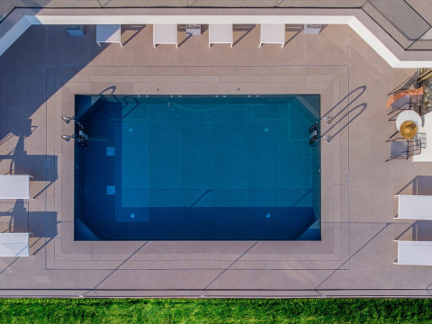 LIVINGHOME SUITES