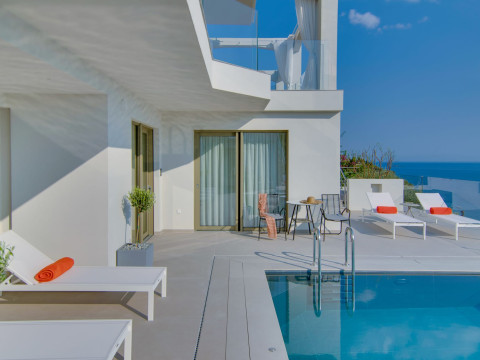 LIVINGHOME SUITES