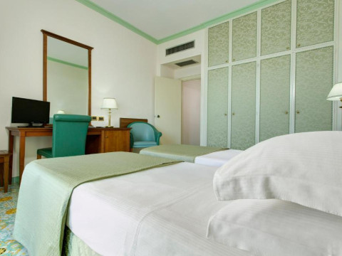 Hotel Lloyd's Baia