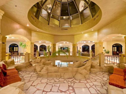 Amphoras Hotel