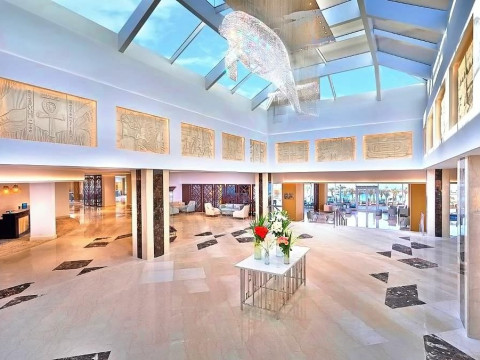 Hilton Plaza Hotel