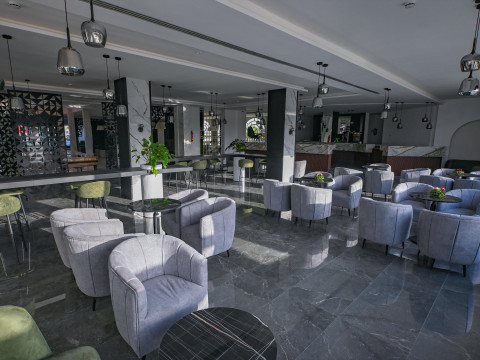 One Resort Premium