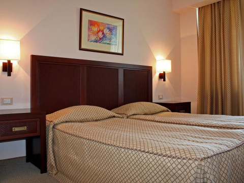 LOTOS HOTEL RIVIERA