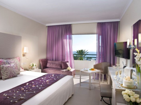 LOUIS IMPERIAL BEACH HOTEL