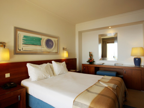 Madeira Regency Cliff
