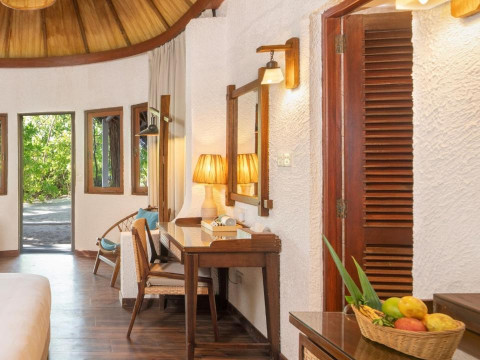 Makunudu Island Resort