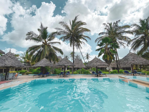 Mambo Beach Villas