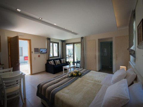 Mantinia Bay Hotel