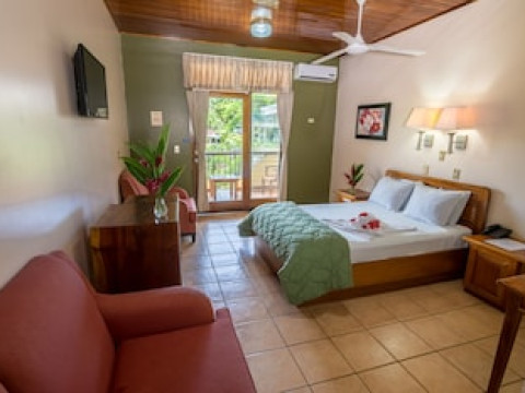 MANUEL ANTONIO
