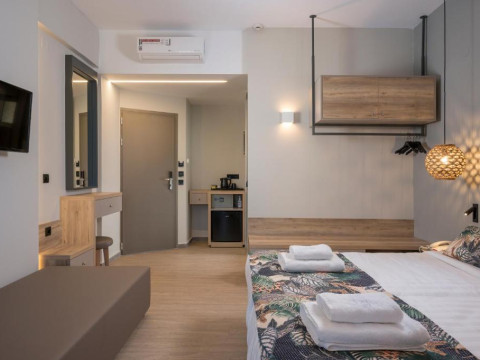 Mare Blue & Suites, Adults 16+ Hotel