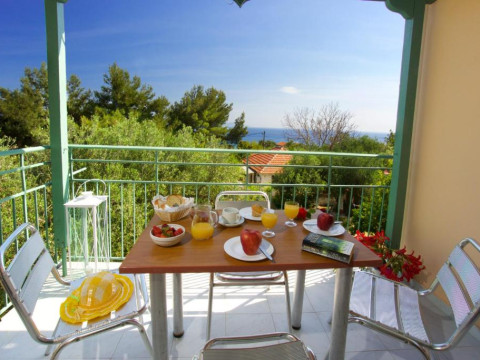 Maria Apartments Lourdata