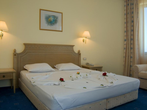 MARINA ROYAL PALACE