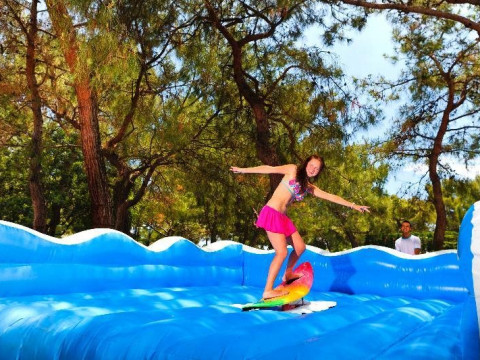 REDENKA HOLIDAY CLUB