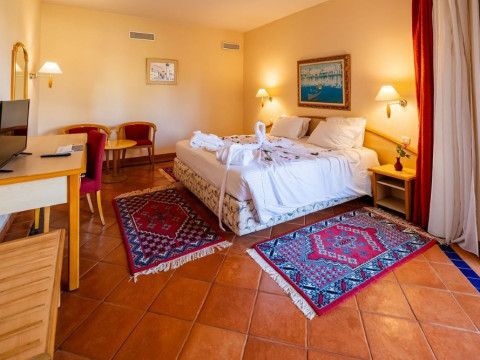 MEDINA BELISAIRE & THALASSO