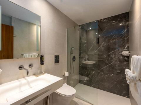 Melpo Antia Hotel & Suites