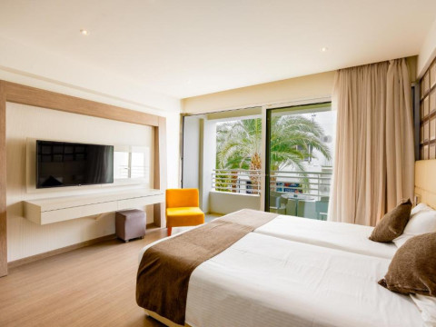 Melpo Antia Hotel & Suites