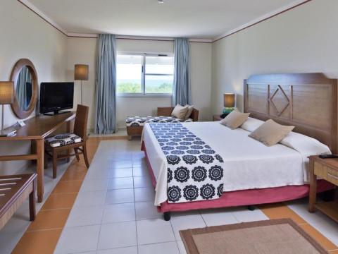 Memories Flamenco Beach Resort