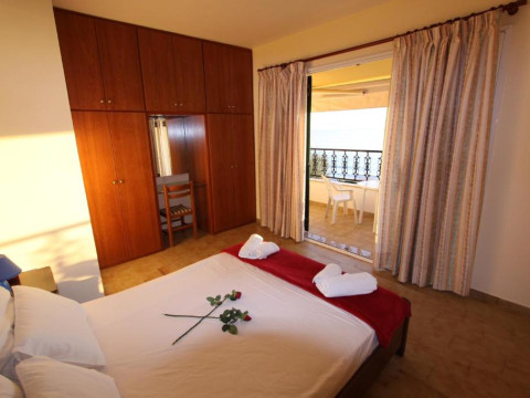 Menigos Resort