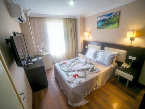 MERIDIA BEACH HOTEL