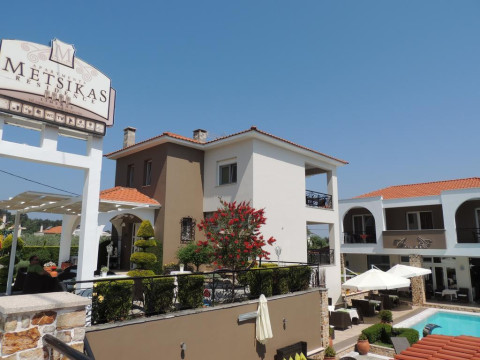 Metsikas Residence