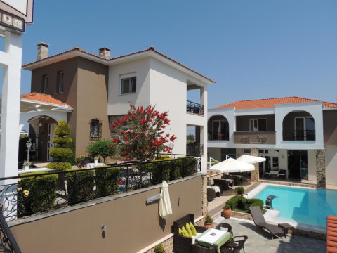 Metsikas Residence