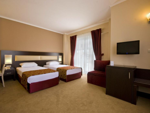 WHITE LILYUM HOTEL