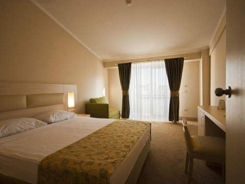 WHITE LILYUM HOTEL