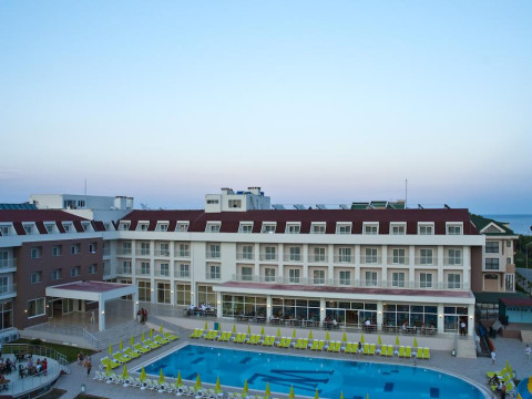 WHITE LILYUM HOTEL