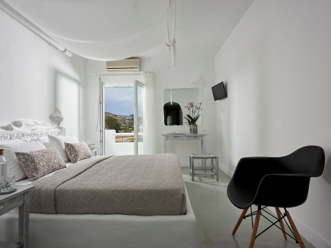 Milos Hotel
