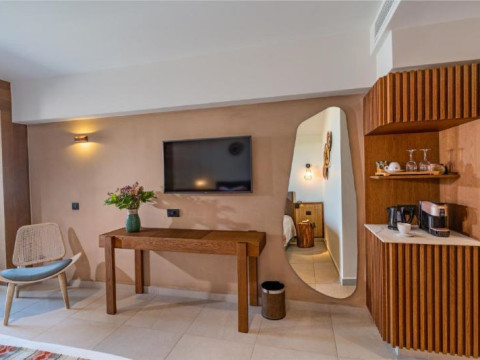 MINOS AMBASSADOR ALL SUITES & SPA 