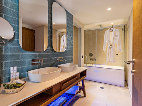 MINOS AMBASSADOR ALL SUITES & SPA 