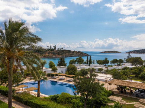 Minos Beach Art Hotel