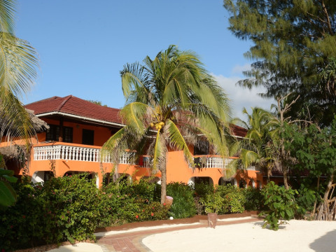 MNARANI BEACH COTTAGES