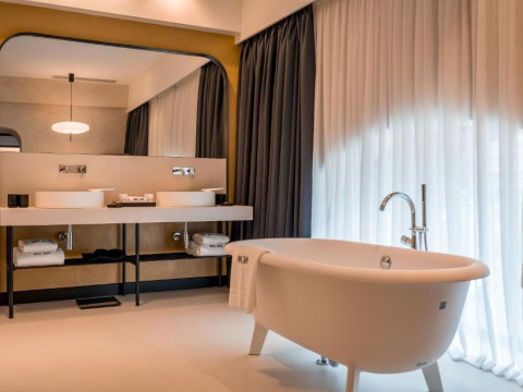 Monograph Freedom Square