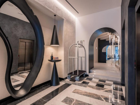 Monograph Freedom Square