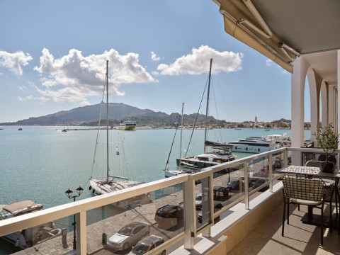 MONOPOLIO WATERFRONT APARTMENT