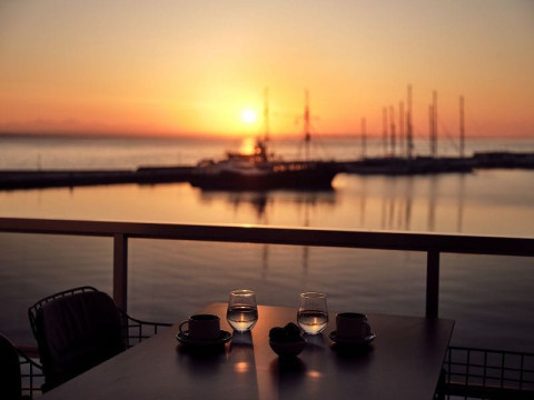 MONOPOLIO WATERFRONT APARTMENT