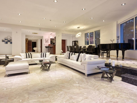 Mont Bleu Luxury Villa