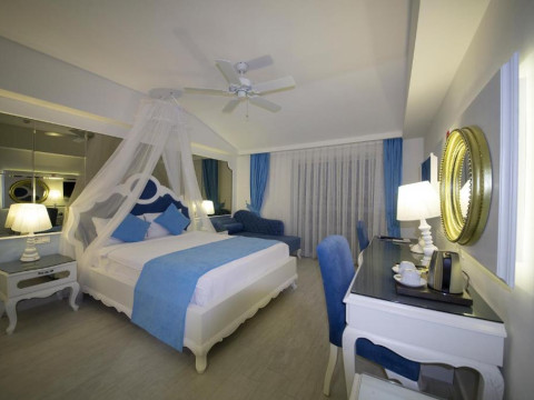 Montebello Deluxe Hotel