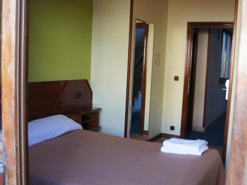 MOON HOSTEL BIO