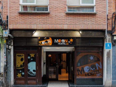 MOON HOSTEL BIO