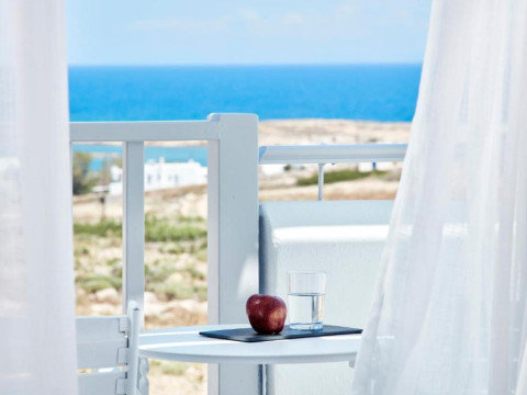 Mr and Mrs White Paros
