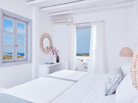 Mr and Mrs White Paros