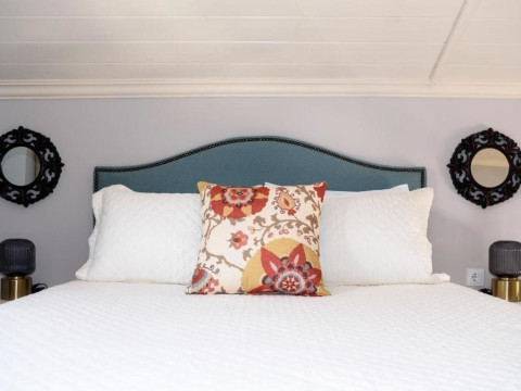 Nafsika Suites