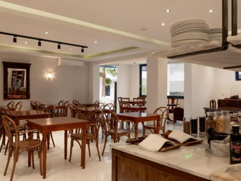 Nami Hotel & Suites
