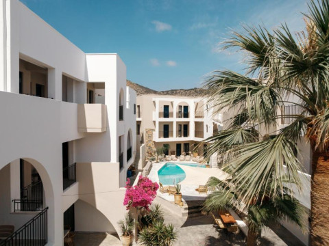 Nami Hotel & Suites
